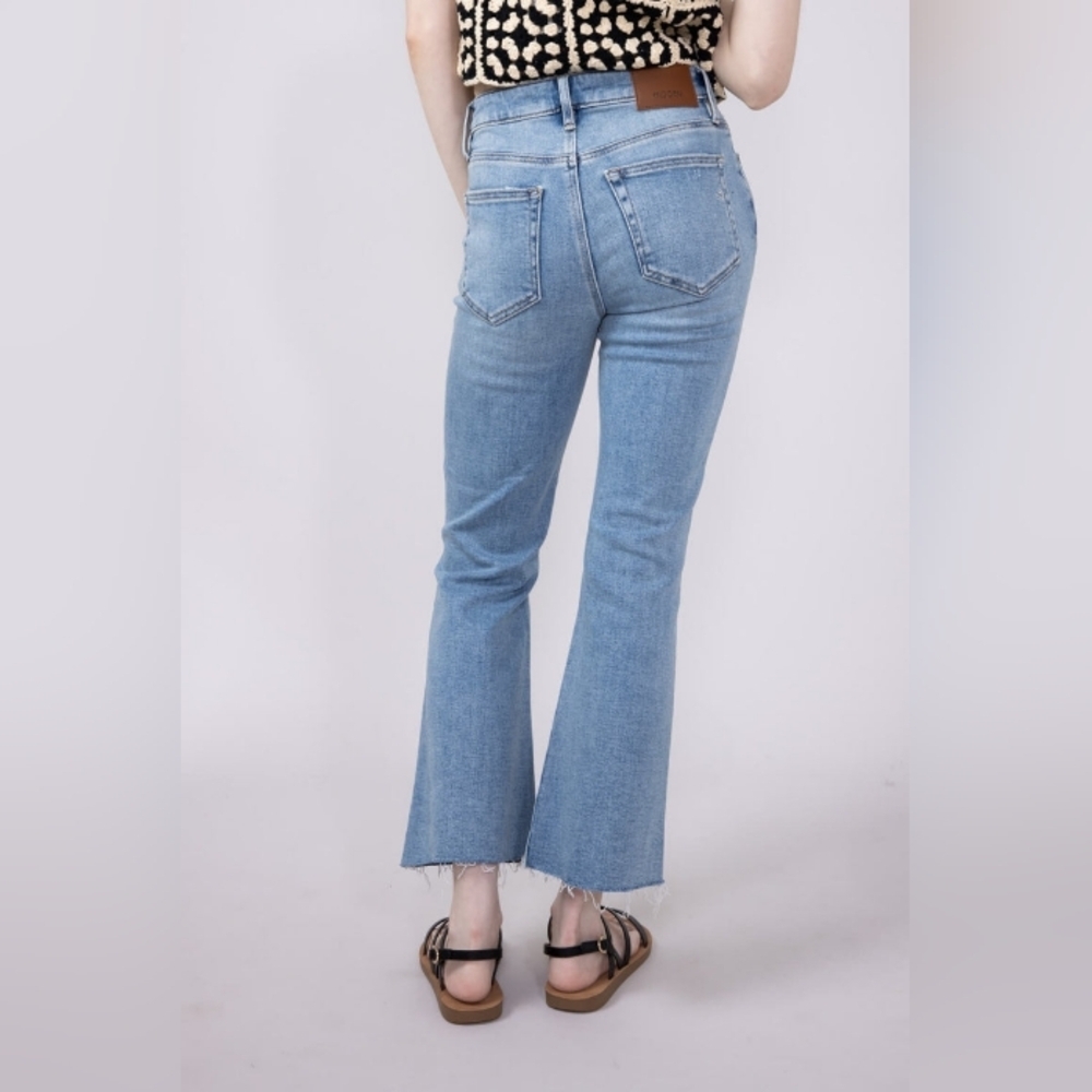 NWT Hidden Happi High Rise Crop Flare Jeans Sz 31